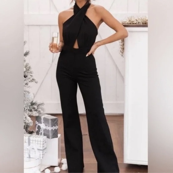 NWT Gianni Bini Vena Velvet Halter Neck Sleeveless Jumpsuit in Black Sz. 8 - Picture 1 of 2